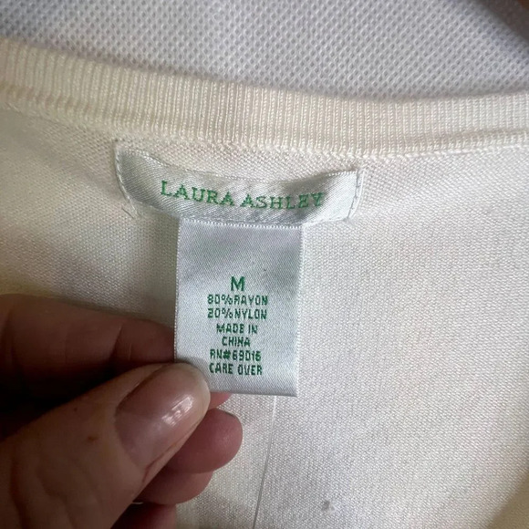 Laura Ashley NWT Long Sleeve Cream Sweater Size Medium - Picture 7 of 10